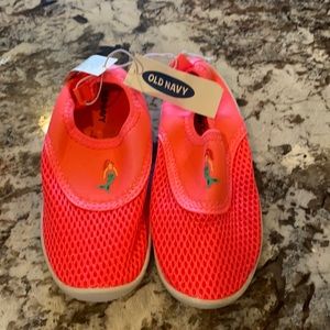 Old Navy swim shoes